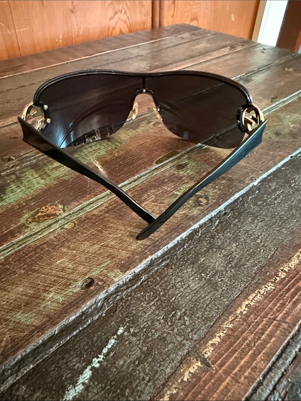Gucci Women's Brown Shield Sunglasses with Gold Accents - Picture 5 of 7